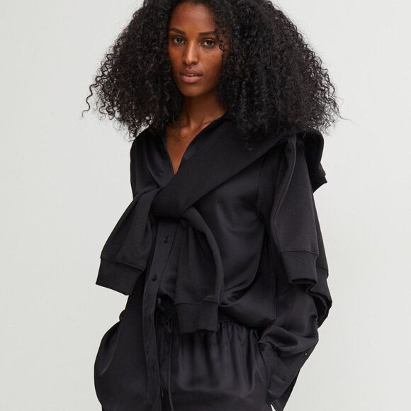 NEW H&M Black V-Neck Blouse - Picture 2 of 7